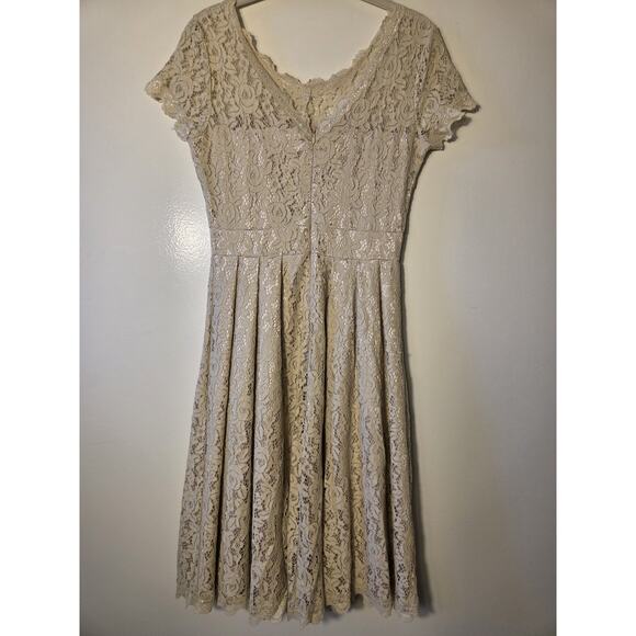 Lace Floral Dress Beige Knee Length Size S Lined Stretch Short Sleeve Romantic - Picture 6 of 11